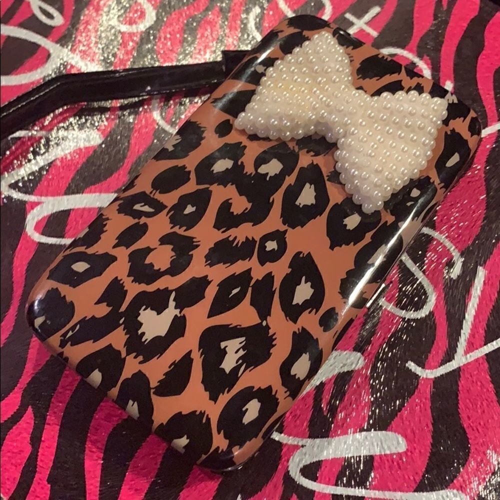 Leopard printed wristlets  